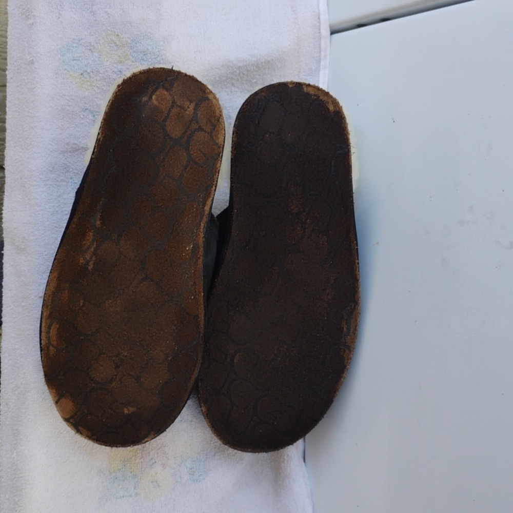 UGG SLIPPER Size 9 Men - Picture 5 of 6